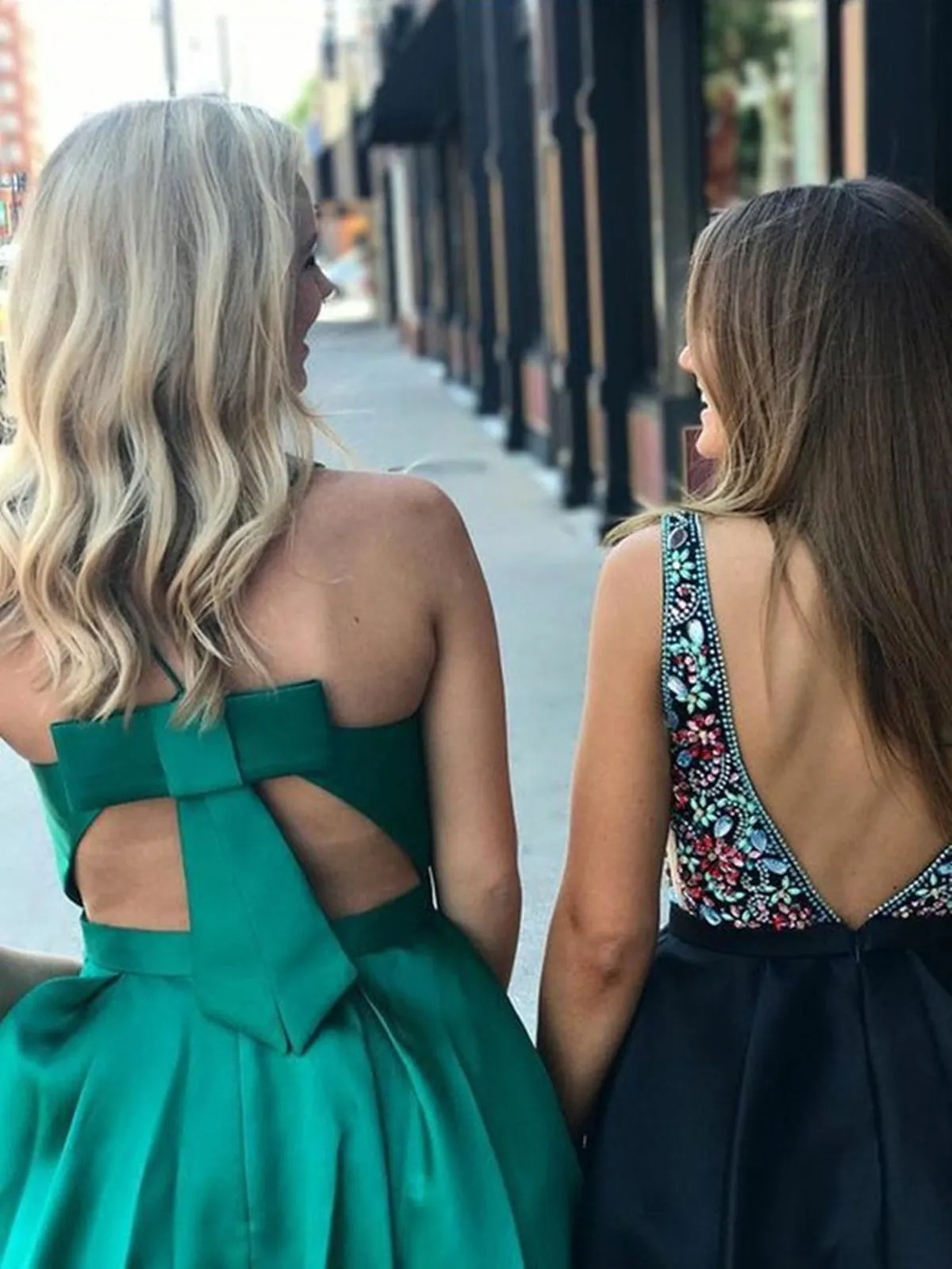 A-line V Neck Green Satin Short Prom Dresses with Pockets Open Back Homecoming Graduation Dress